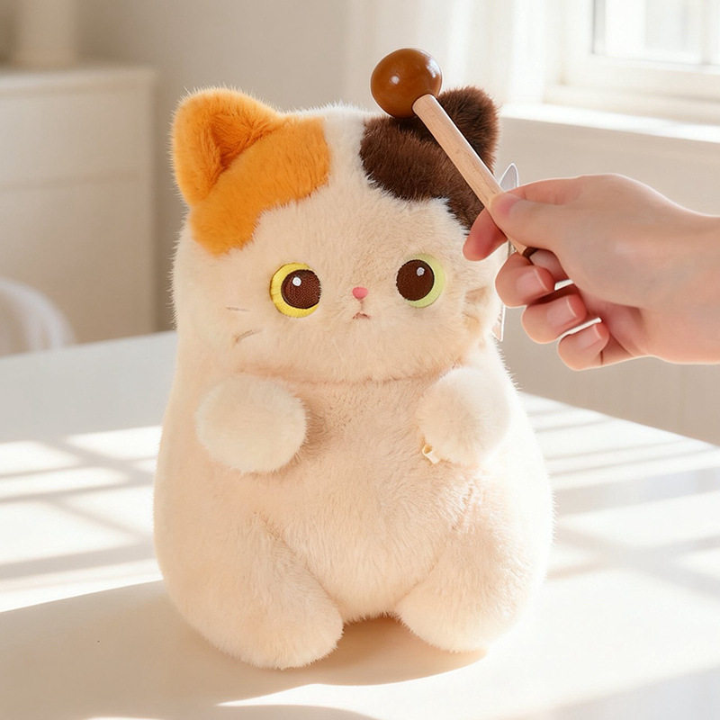 祈福木鱼猫公仔敲击会发声毛绒玩具三花猫黑猫摆件小挂件玩偶礼物图片