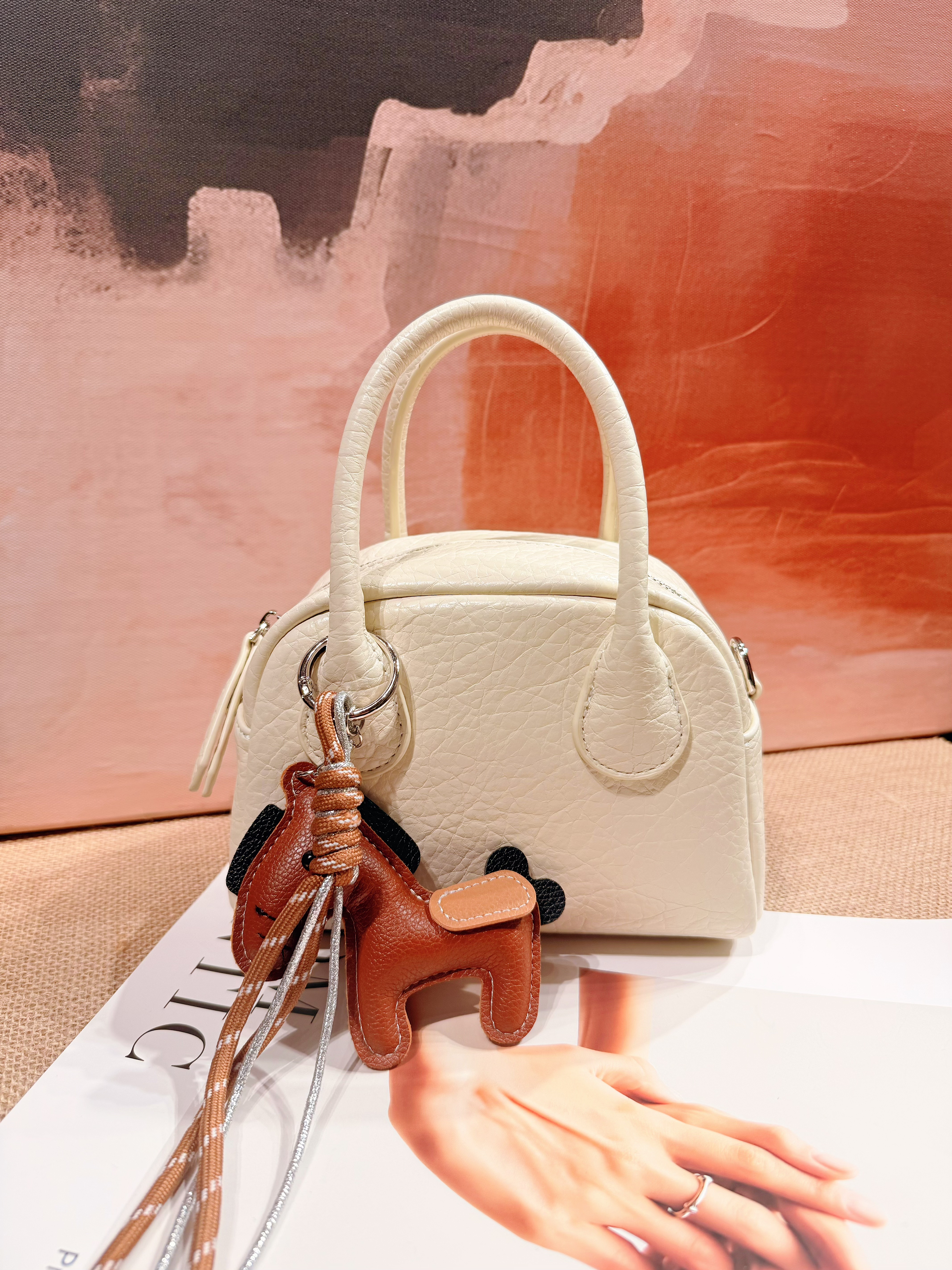 2026新款时尚手提百搭真皮油蜡皮保龄球单肩斜挎休闲通勤女皮包