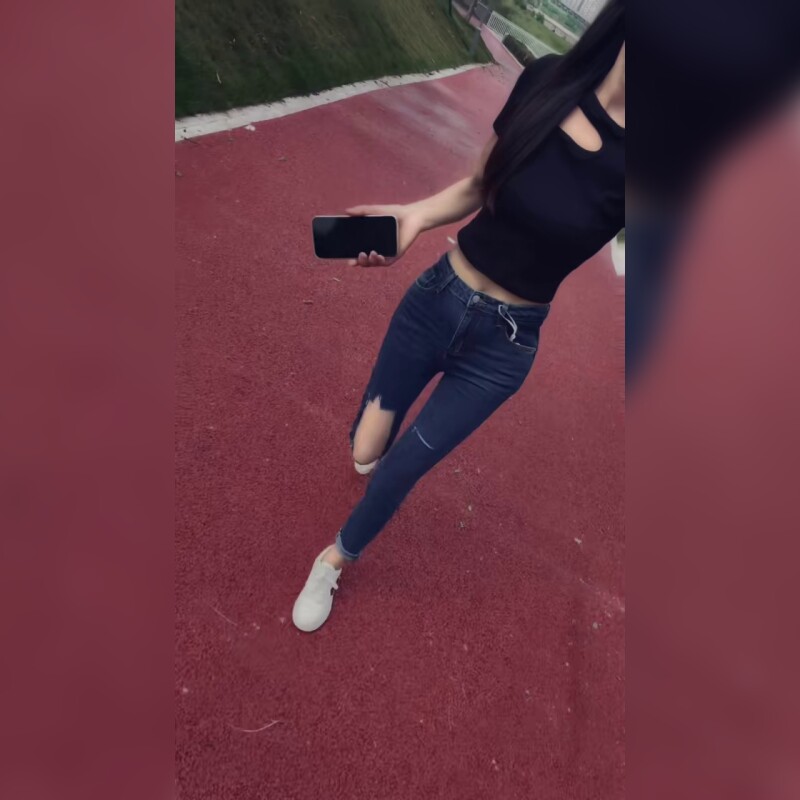 时尚低腰破洞修身显瘦牛仔裤