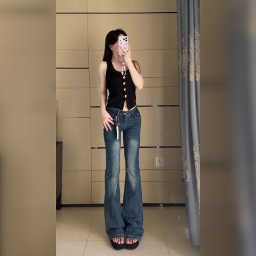 时尚低腰牛仔裤微喇裤常规版型展现个性风格舒适百搭牛仔长裤