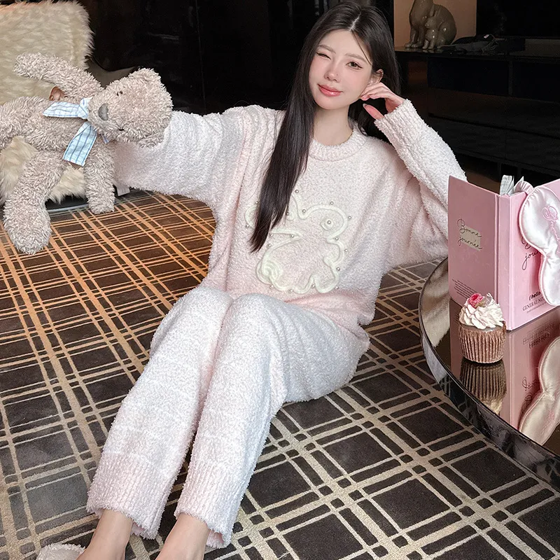 慵懒风别致绝美法兰绒女秋冬季2025新款温柔甜美一字领软绵绵套装