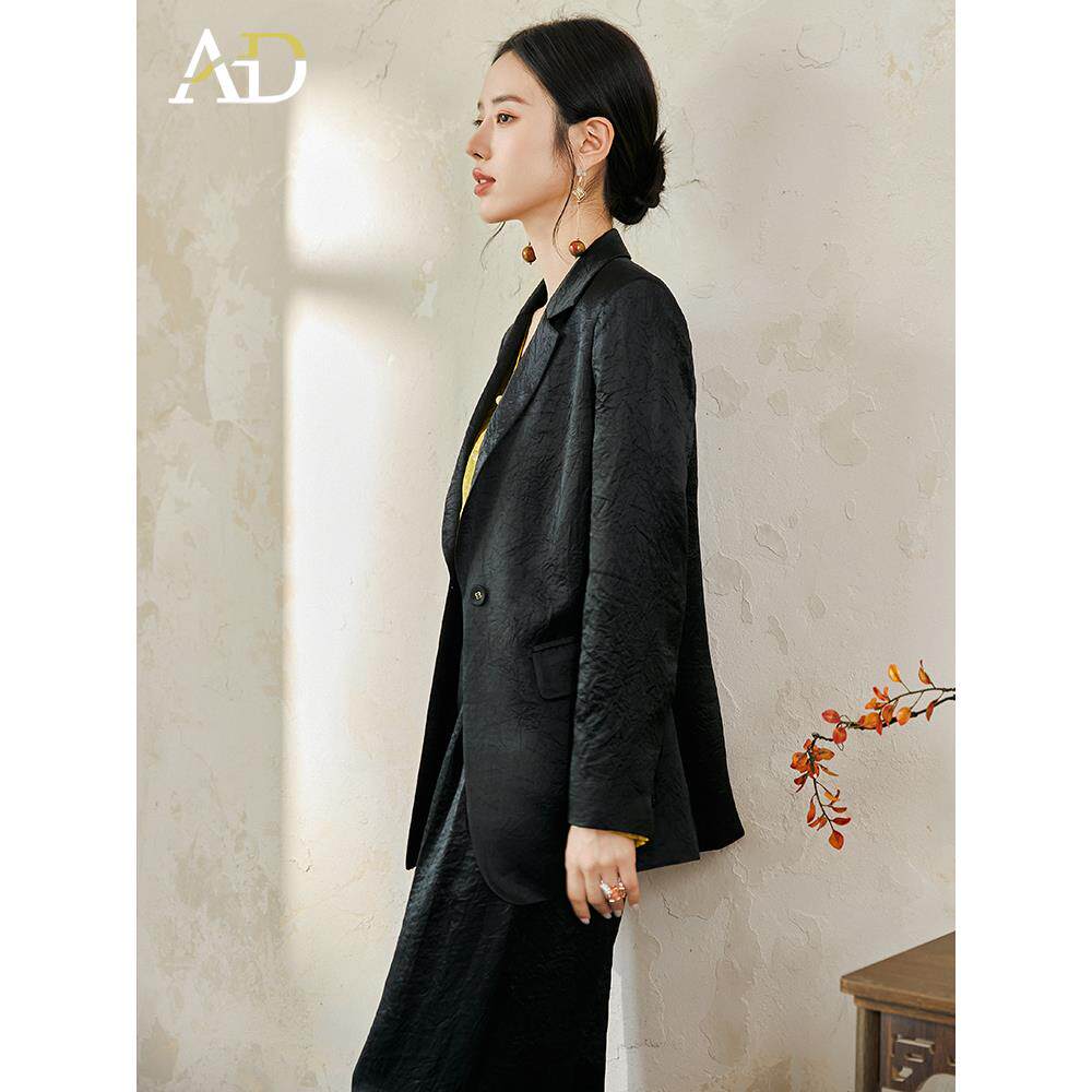 AD冬季一整套穿搭高级感2025年新款肌理感醋酸西装套装女高腰显瘦