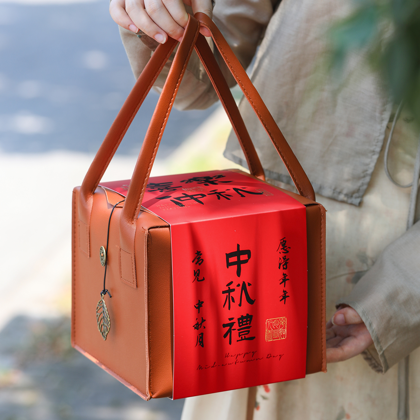 月饼礼盒2025高档中秋包装盒皮质手提盒子定制8粒礼品盒100克空盒