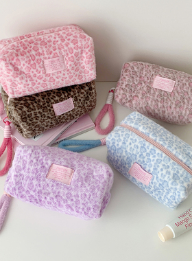 韩版冬季少女豹纹毛绒手提化妆包学生手拿包便携护肤品洗漱收纳包