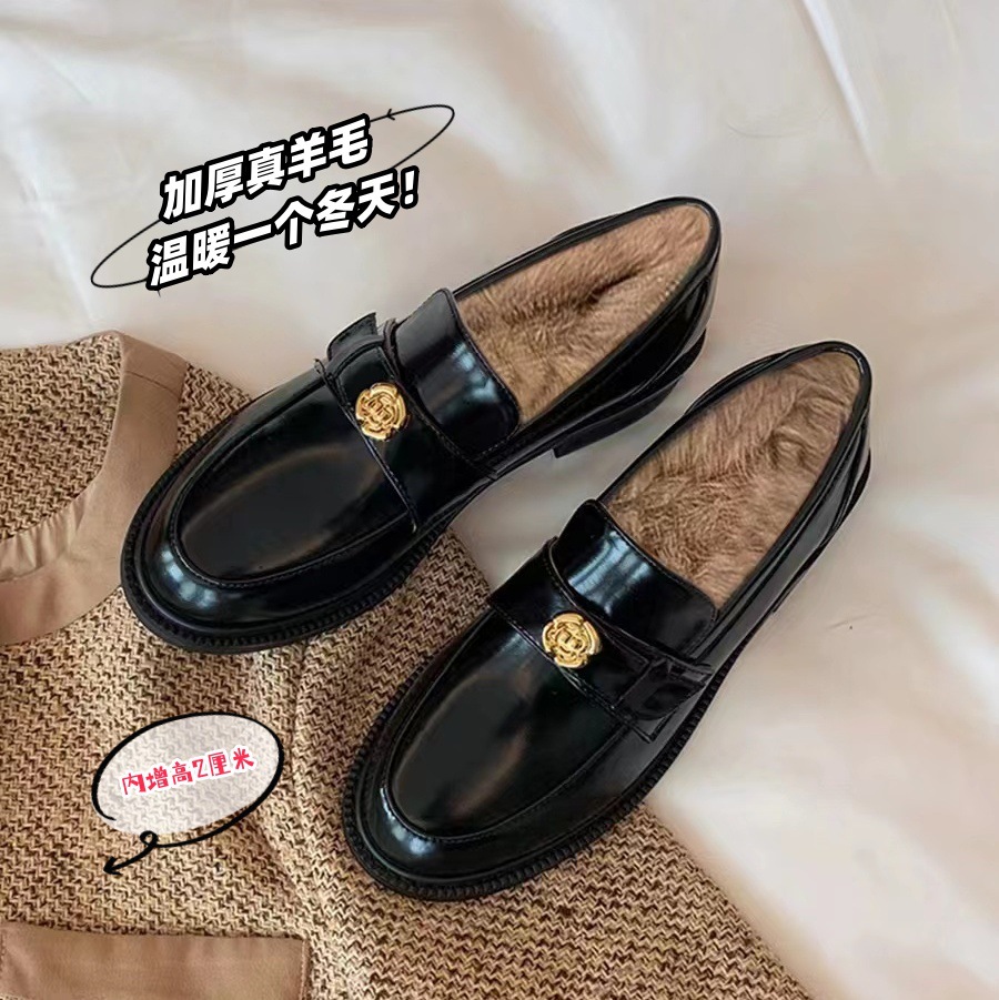 漆皮小皮鞋女英伦风2025冬季新款内增高内里兔毛棉瓢鞋女乐福低跟