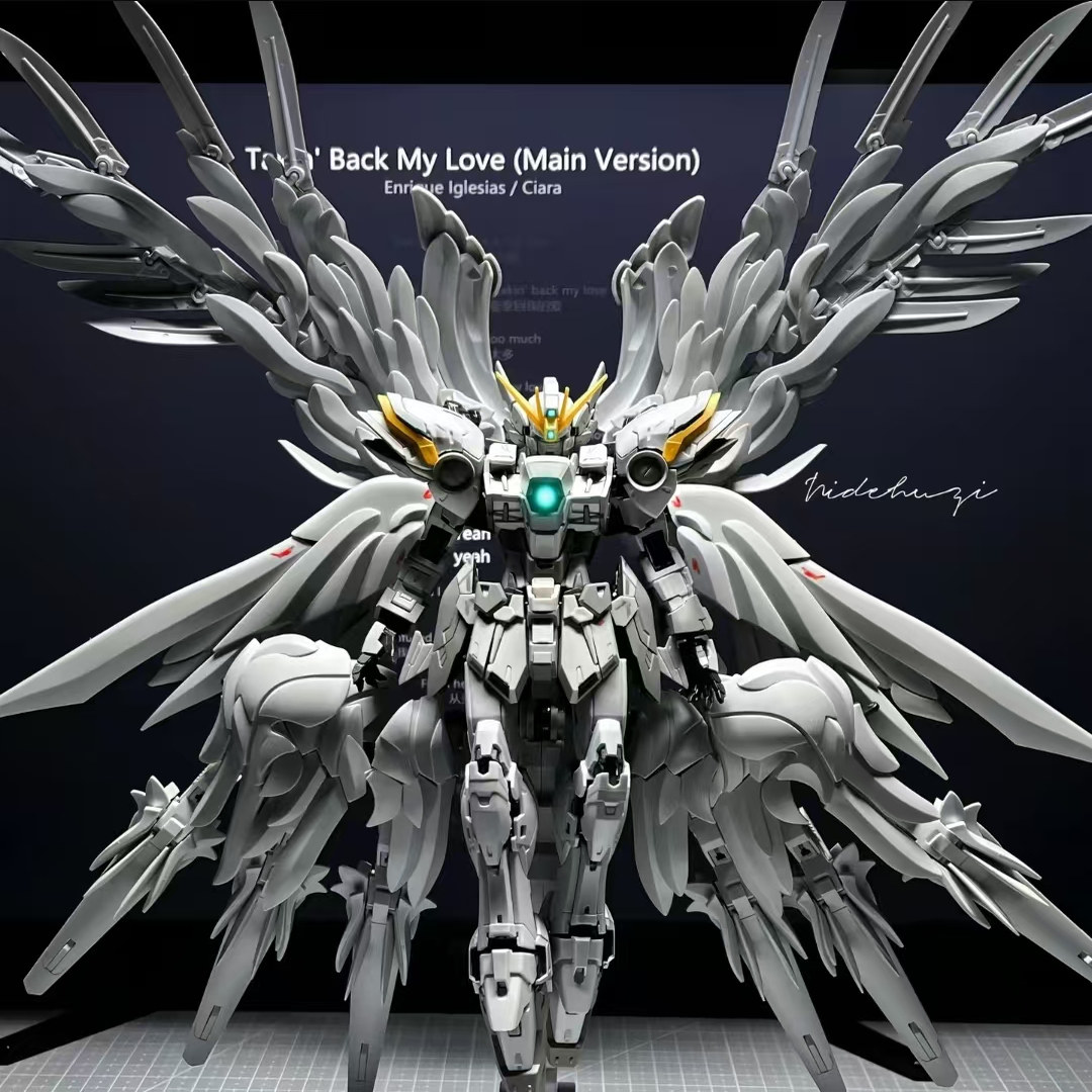 强袭自由菲尼克斯高达拼装模型