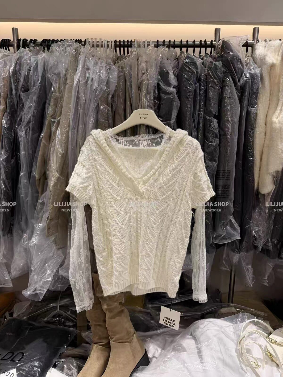 麻花纹V领连帽针织衫内搭透视蕾丝提花短款打底衫两件套女