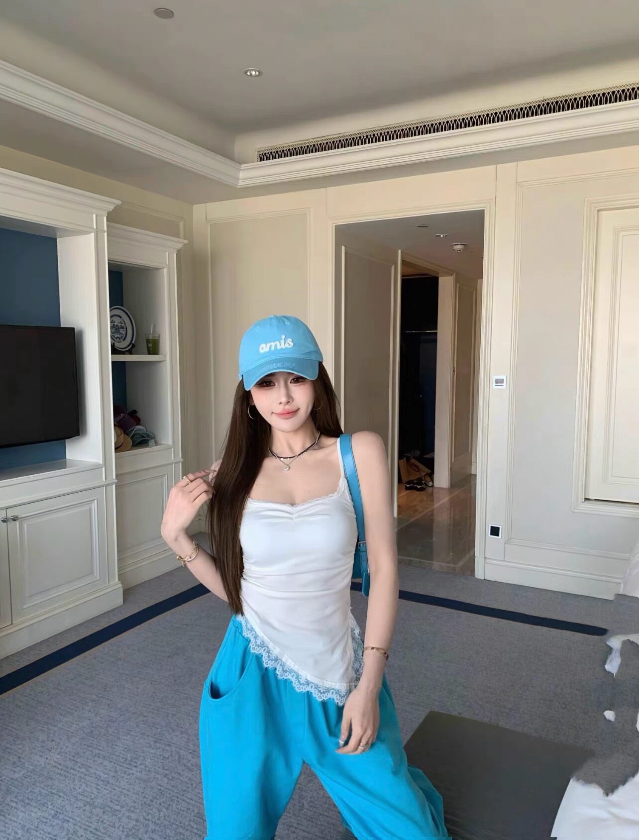 2026新款韩版时尚百搭显瘦蕾丝拼接胸垫吊带不规则背心女