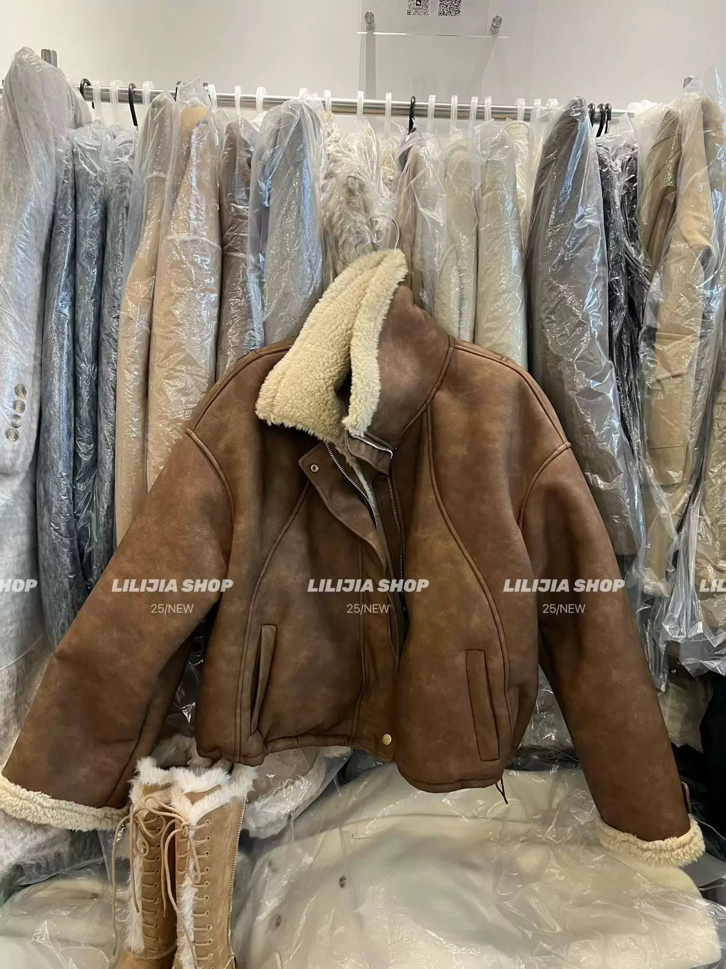 美式复古咖色机车皮衣外套女2025冬季加绒加厚新款羊羔毛