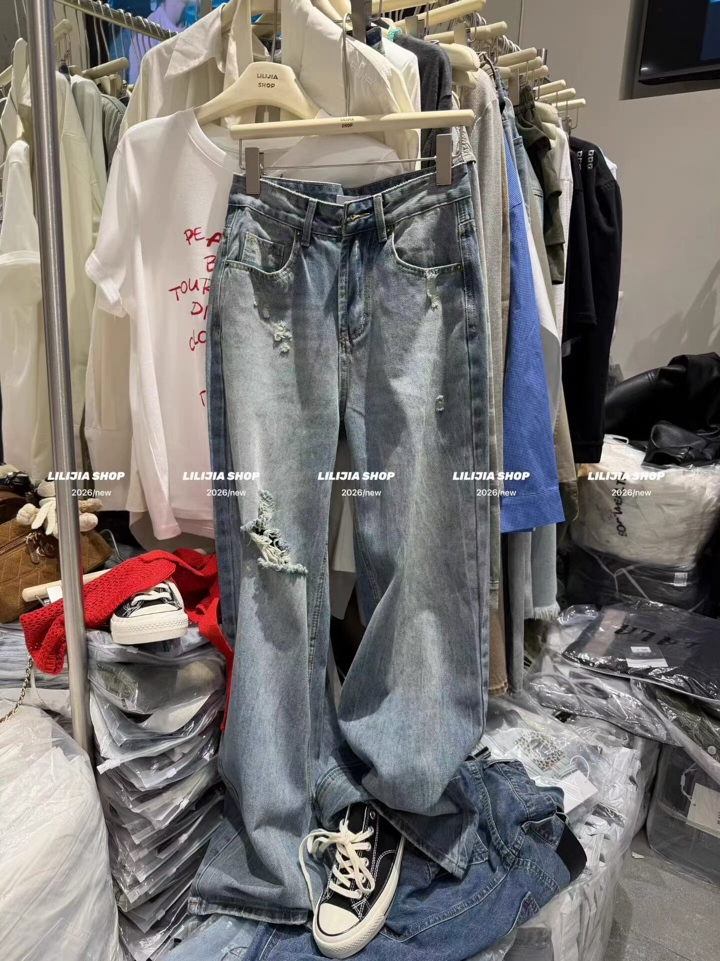 2026新款韩版时尚百搭显瘦破洞牛仔裤女宽松显瘦直筒裤