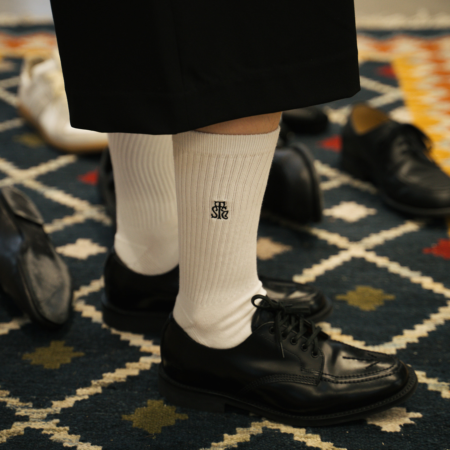 SUPERTOFU 复古刺绣图案 品牌标识 黑色白色 运动袜长袜 SS25