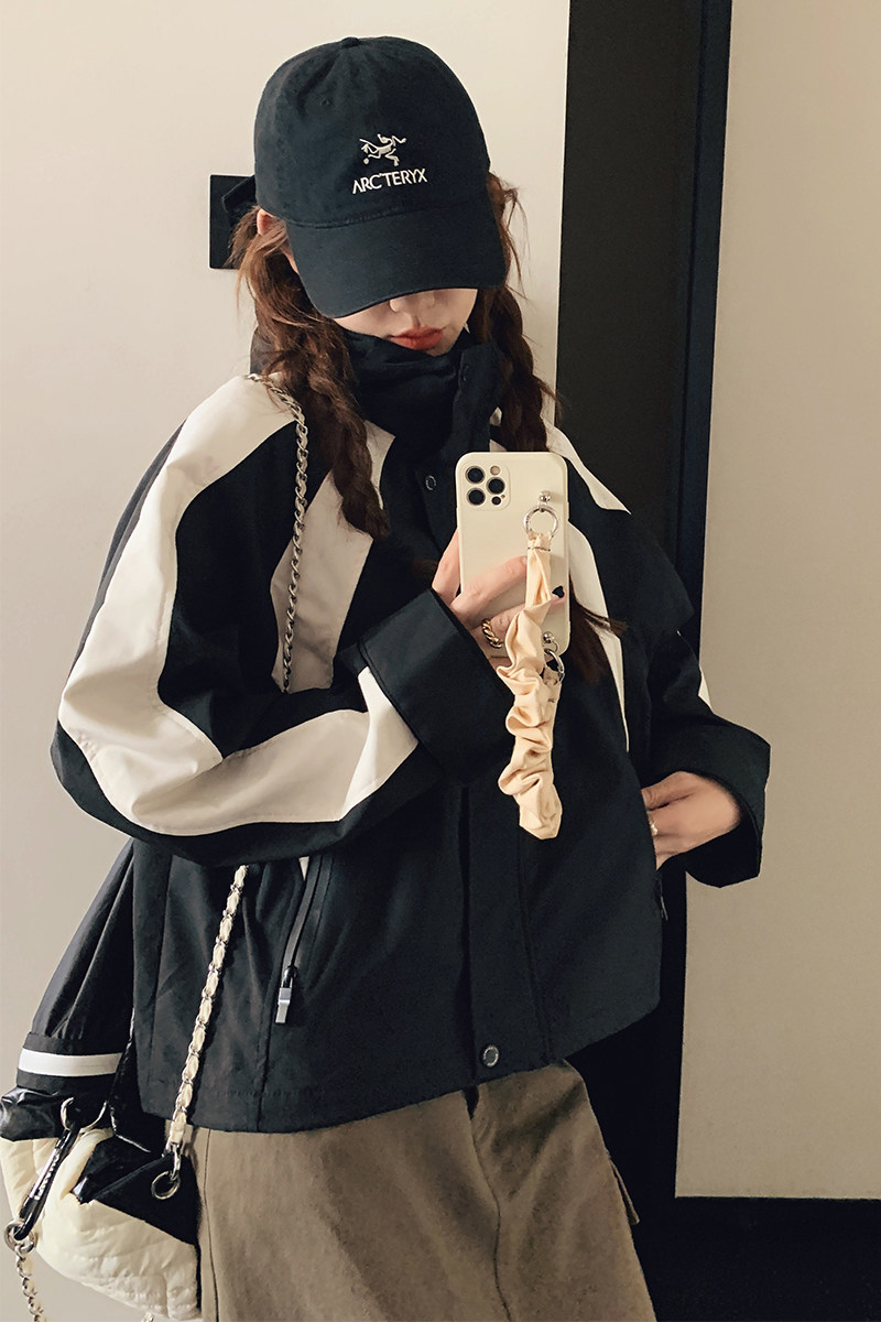 美式拼接冲锋衣短款外套女春季2025新款设计感小个子休闲连帽上衣,女装短外套,浙宝225