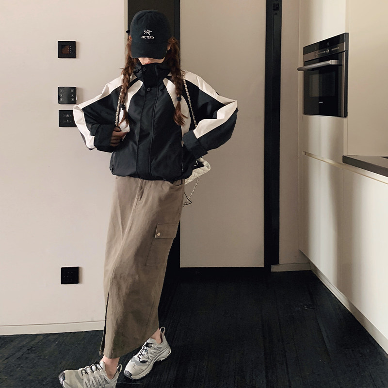 美式拼接冲锋衣短款外套女春季2025新款设计感小个子休闲连帽上衣,女装短外套,浙宝225