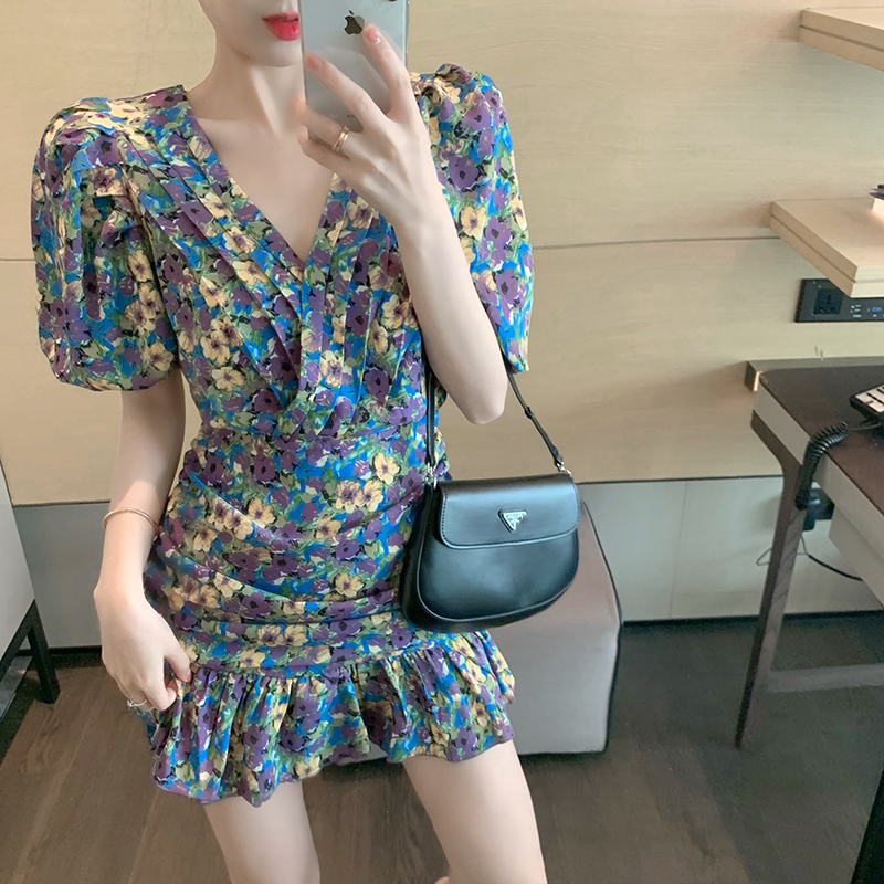 Real price Hong Kong flavor V-neck bubble sleeve waist pack buttocks medium length dress