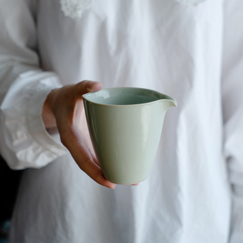 宋青釉鸭蛋青陶瓷公道杯大容量家用青瓷公杯分茶器中式茶海茶具
