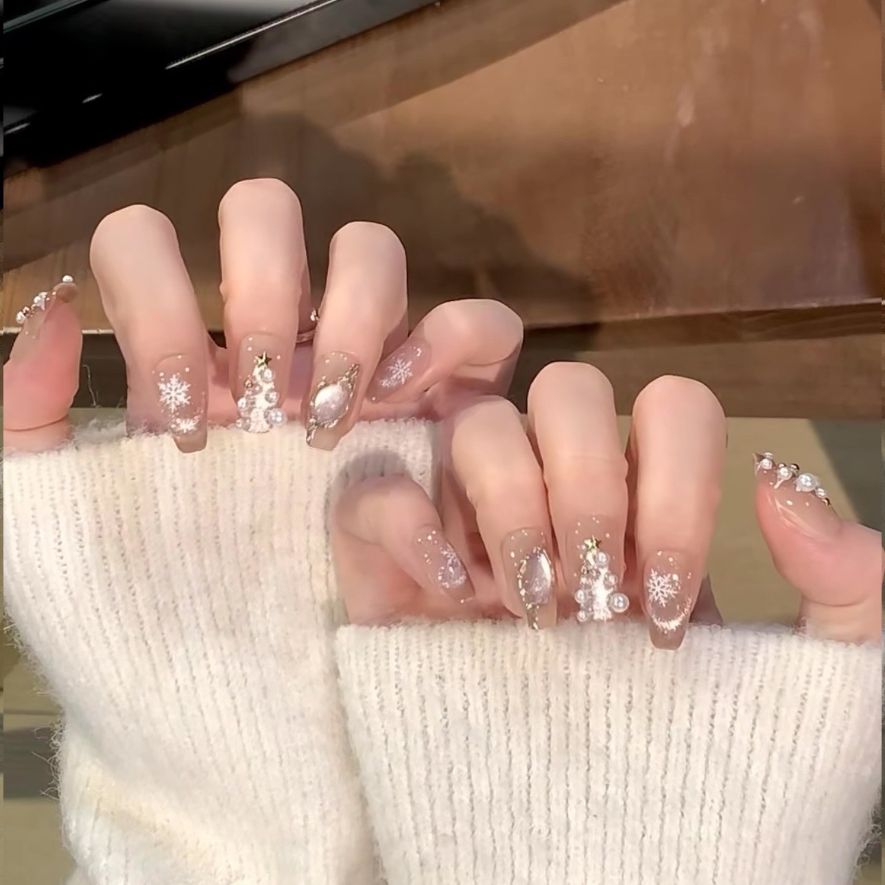 纯手工穿戴甲新款圣诞猫眼巴洛克风格圣诞树冬日雪花光疗美甲爆款