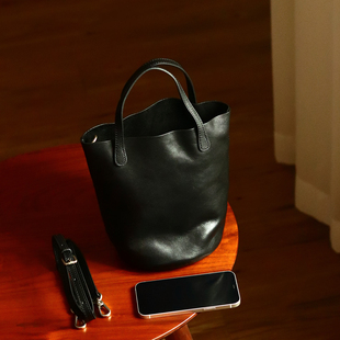 peshawar | 头层牛皮高级感水桶包女士黑色真皮质感手提包小号