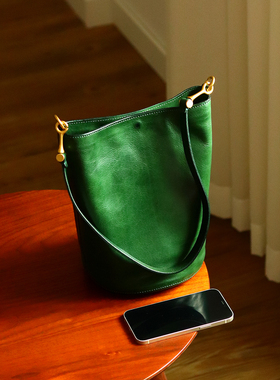peshawar |  法式复古植鞣牛皮水桶包墨绿色真皮托特包简约森系