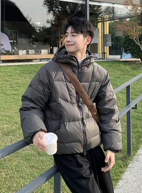 轻薄短款连帽羽绒服男款冬季新款保暖加厚面包服薄款外套男高级感