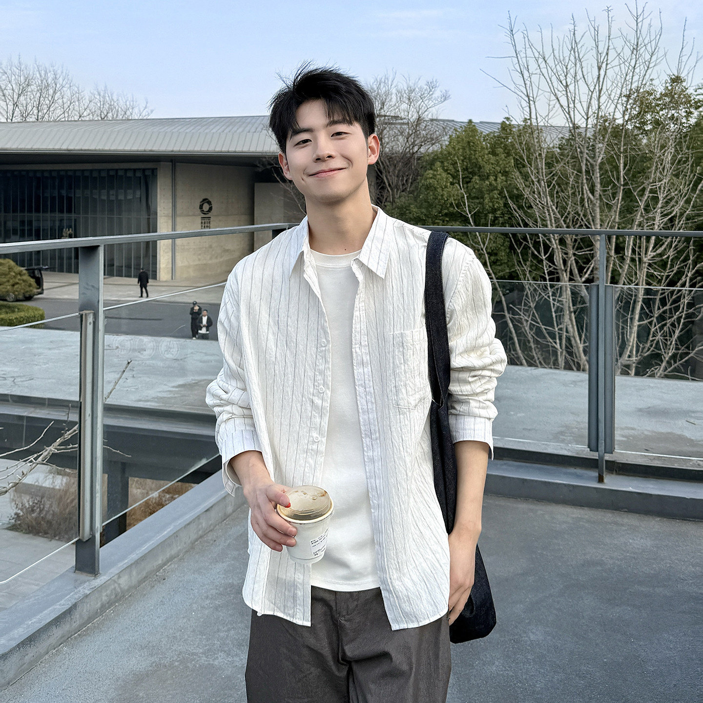 【亲肤软和】亚麻条纹复古长袖衬衫男款秋季宽松翻领休闲衬衣外套图片