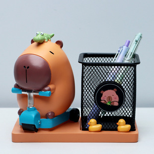 创意可爱水豚卡皮巴拉滑板车笔筒热卖学生收纳盒新年礼物女生儿童