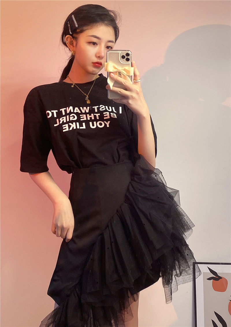 Real shot retro summer loose and versatile black letter T-shirt short sleeve + irregular mesh skirt