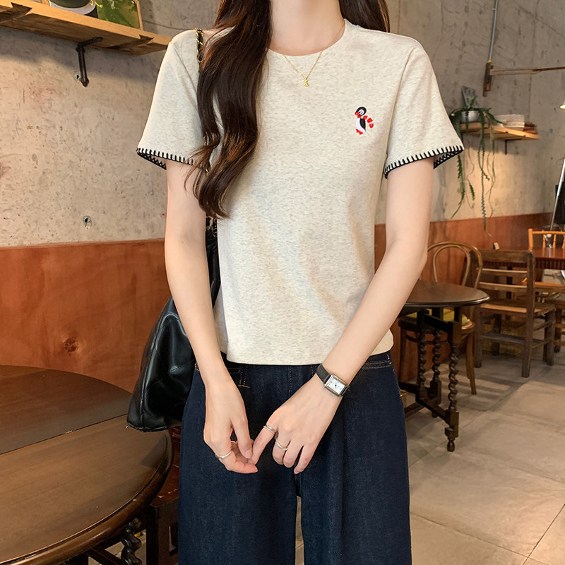 韩版小香风绣花短款短袖t恤女夏2026新款小个子圆领刺绣半袖上衣