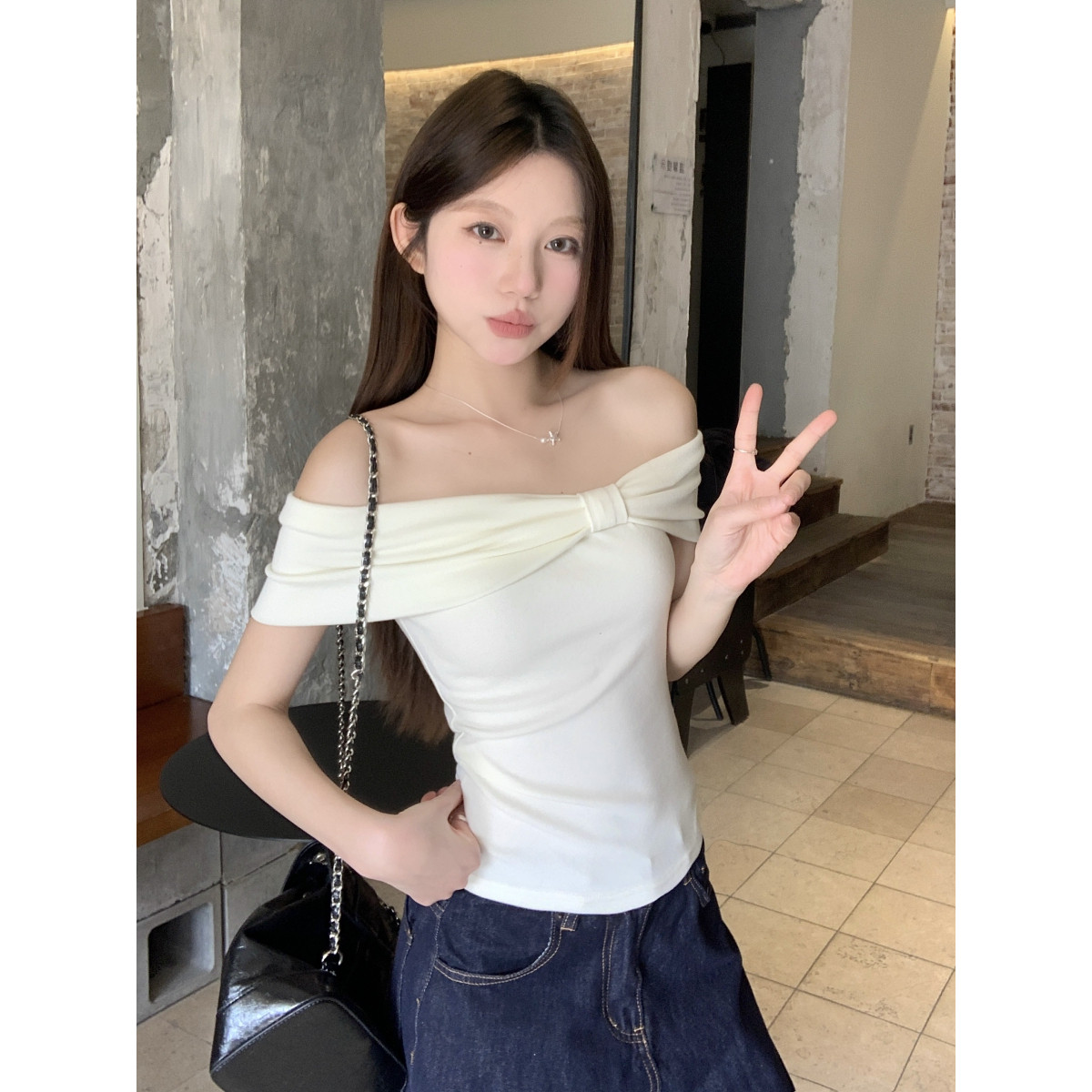 白色辣妹露肩一字领显瘦T恤