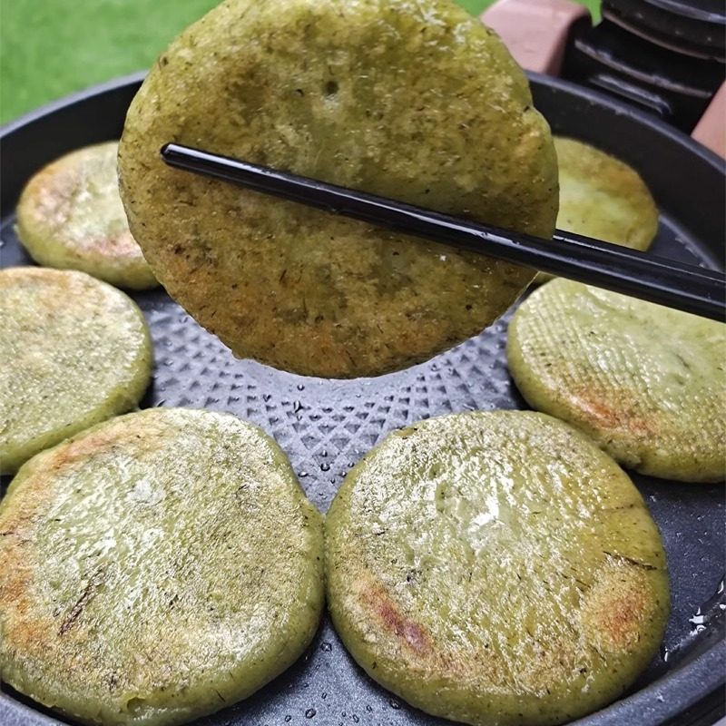 湖北大冶特产蒿子粑清明果野菜粑粑甜味咸味黑芝麻糖腊肉馅现做