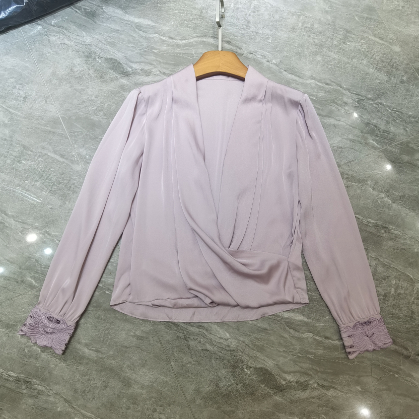 法式V领真丝衬衫女长袖轻熟简约风高级感温柔通勤上衣精品