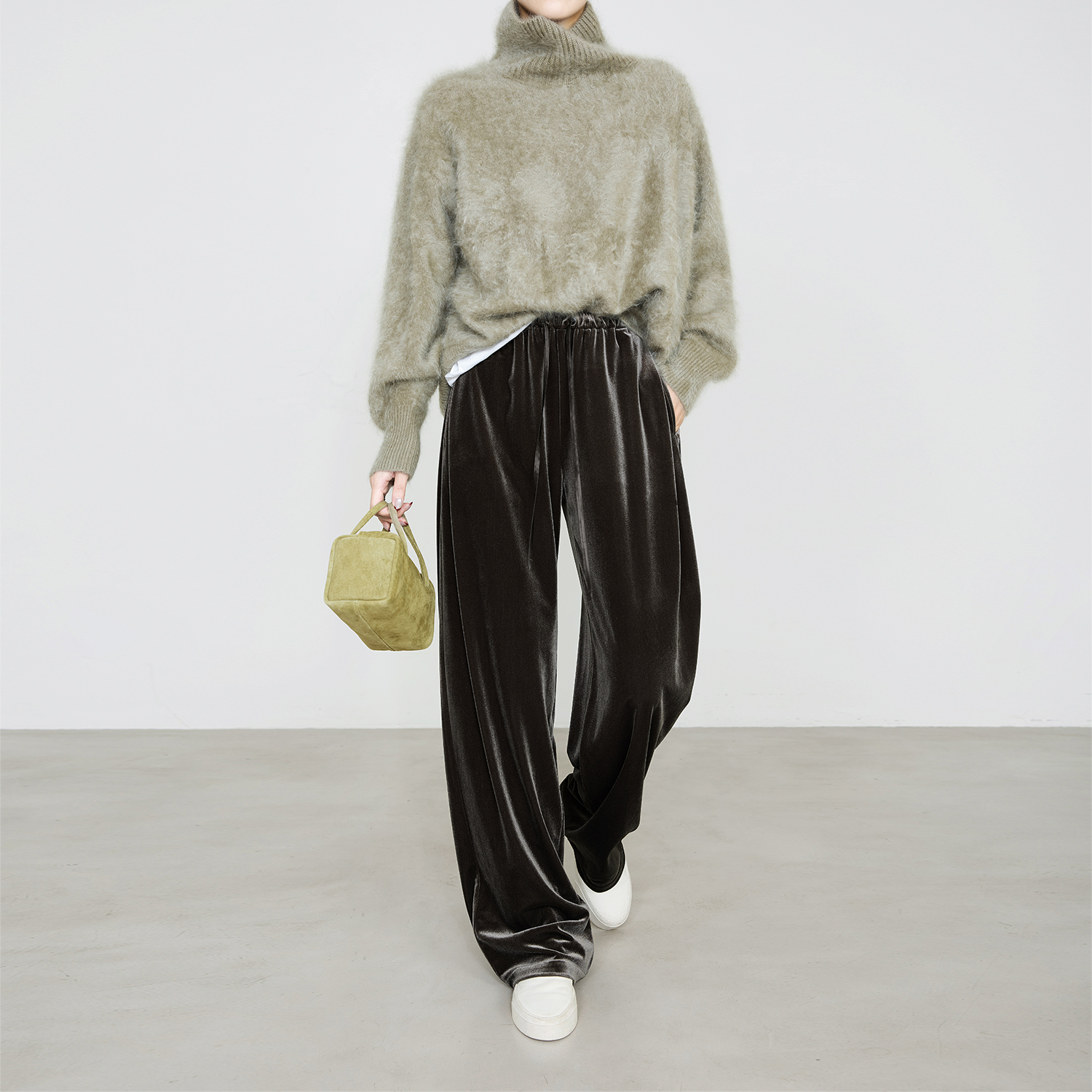 夏莫卡侧缝倒褶显瘦松紧腰丝绒裤