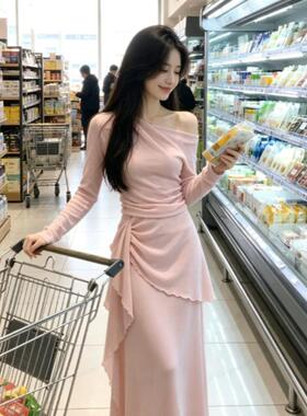 2026辣妹风玫红单边露肩