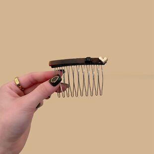 韩系焦糖色醋酸小金标爱心发梳女公主头侧边碎发整理神器插梳发夹