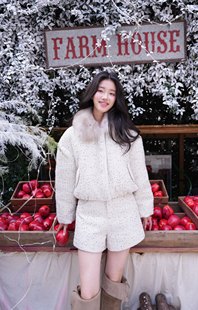 时尚 25秋冬繁星点点狐狸毛领鹅绒服外套薄鹅绒短裤 JINGYI GUO