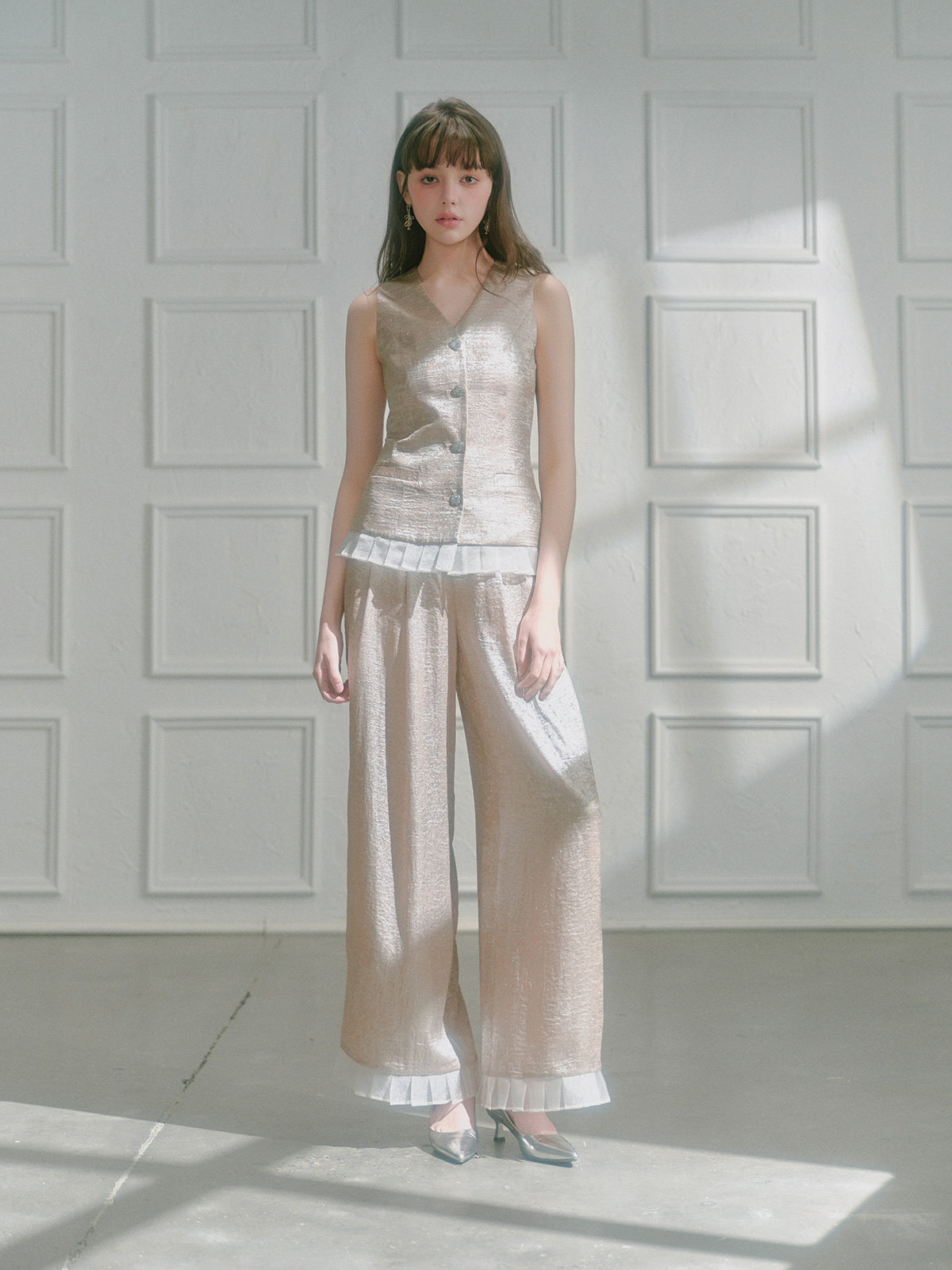 GUO JINGYI 2025春夏香槟亮钻百褶边马甲香槟亮钻打褶阔腿裤时尚