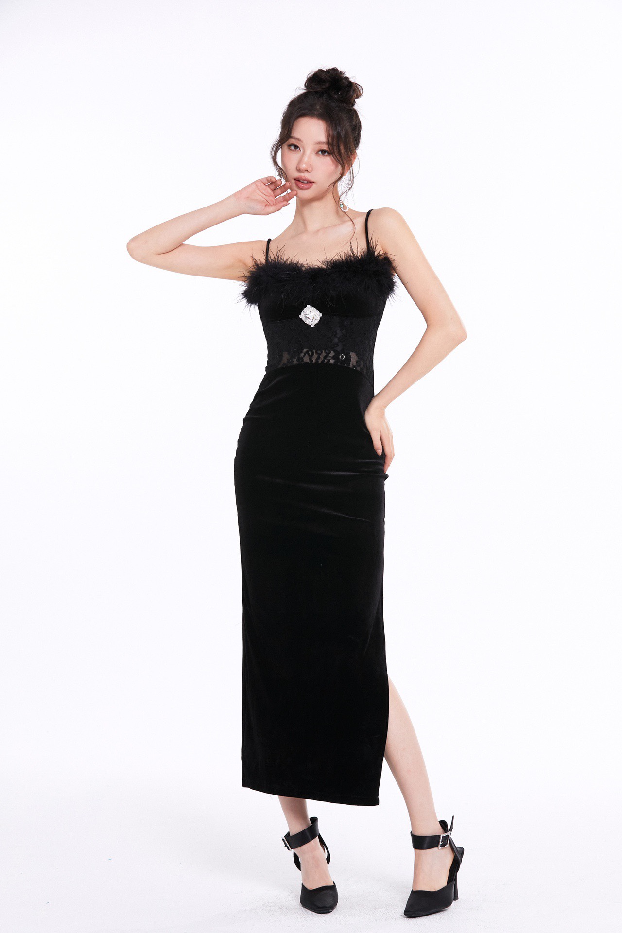 黑色丝绒方钻连衣裙修身显瘦