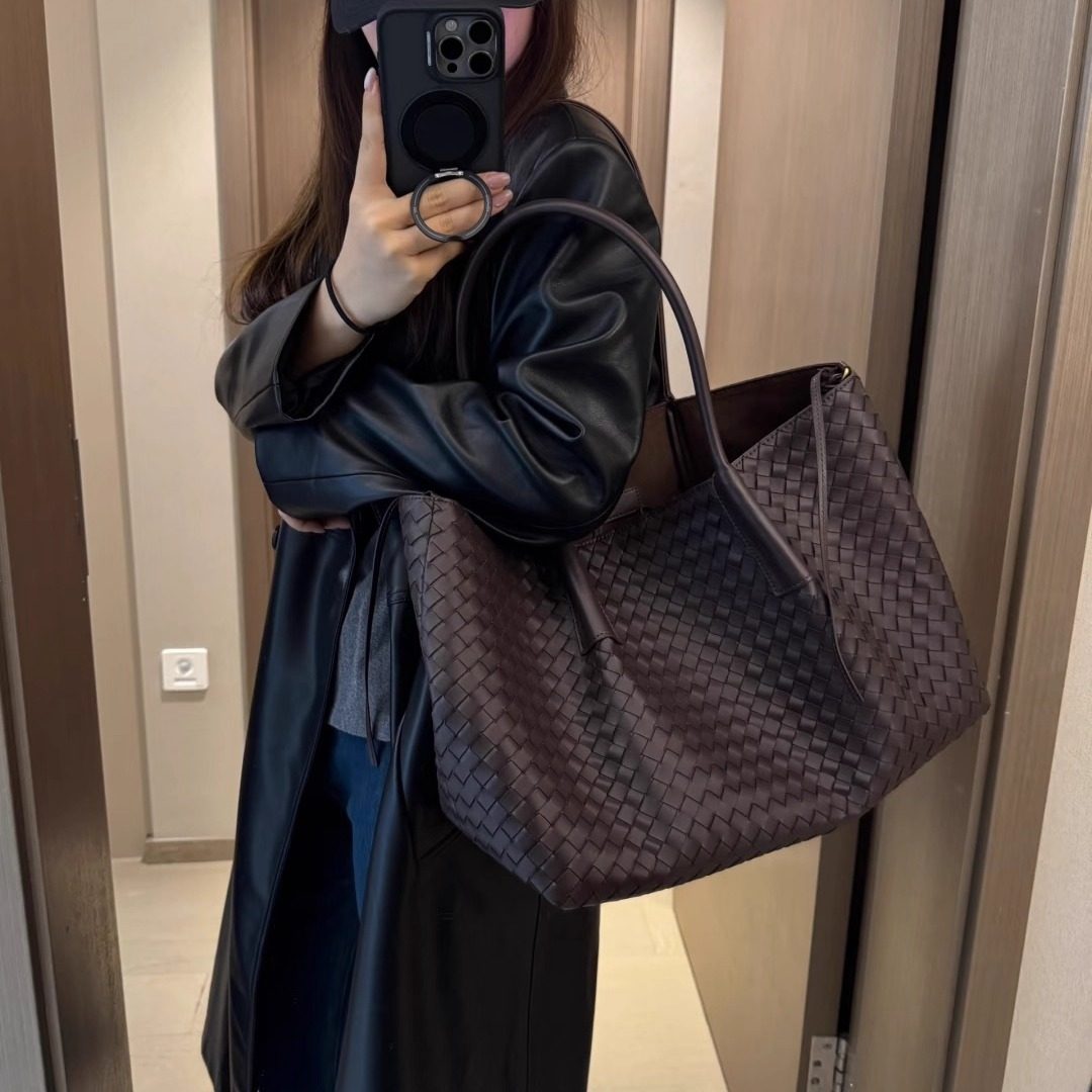 高级感真皮头层羊皮手工编织包大容量通勤托特包轻奢手提单肩包包