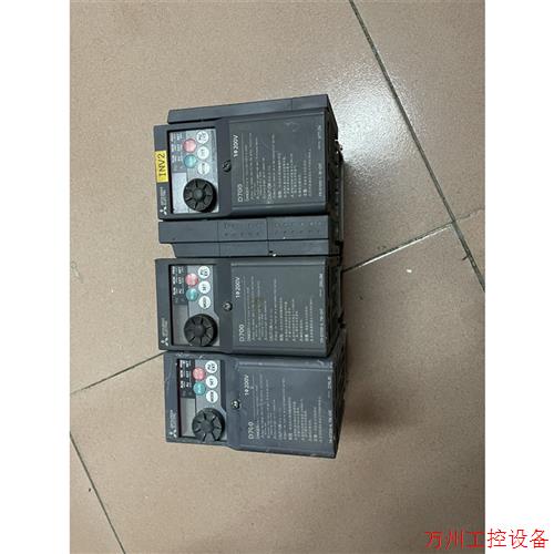 议价直拍不发:拆机三菱变频器 D720S-0.75KW 2台 1.5KW