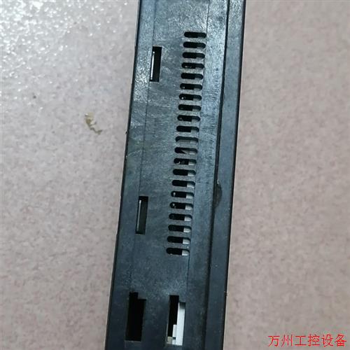 议价直拍不发:三菱触摸屏。GT1030-LBD-C。通电有显示。不过有黑