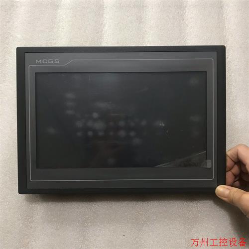 议价直拍不发:议价昆仑通态触摸屏TPC1061TX贴膜还在,成色如图