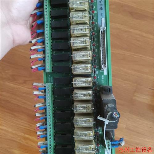 议价直拍不发:议价和利时FM138-ACR端子板侧面有破损了,功能完好