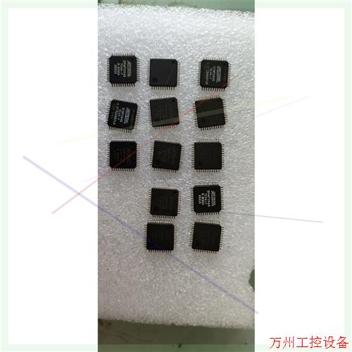 议价直拍不发:EPM7064STC44   有点腐蚀  看图片  13个