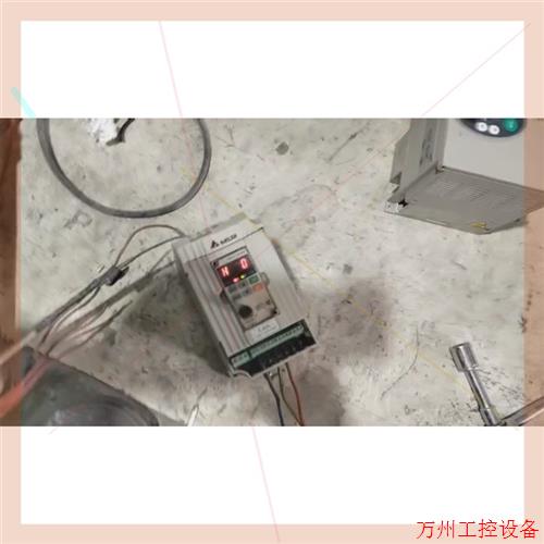 议价直拍不发:二手台达变频器VFD004M21A  0.4KW拆机实物图,