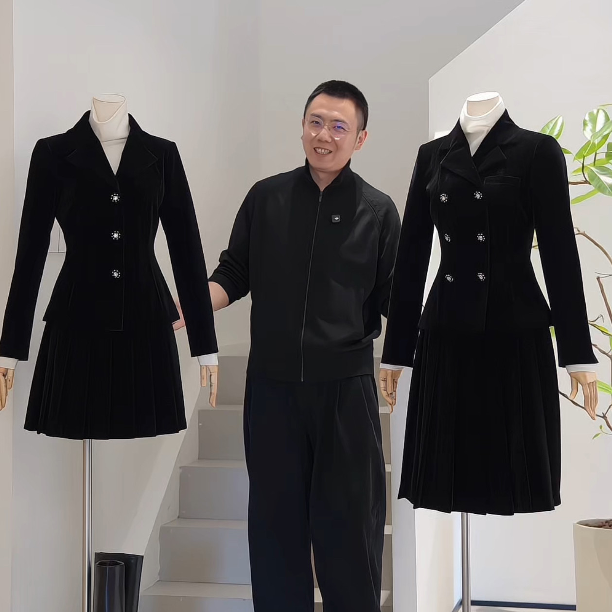 杰唯卡 丝绒收腰西装女2026春季新款天鹅绒复古风双排扣短外套,女装/女士精品,西装,淘宝优惠券,粉丝福利购,淘宝优惠卷