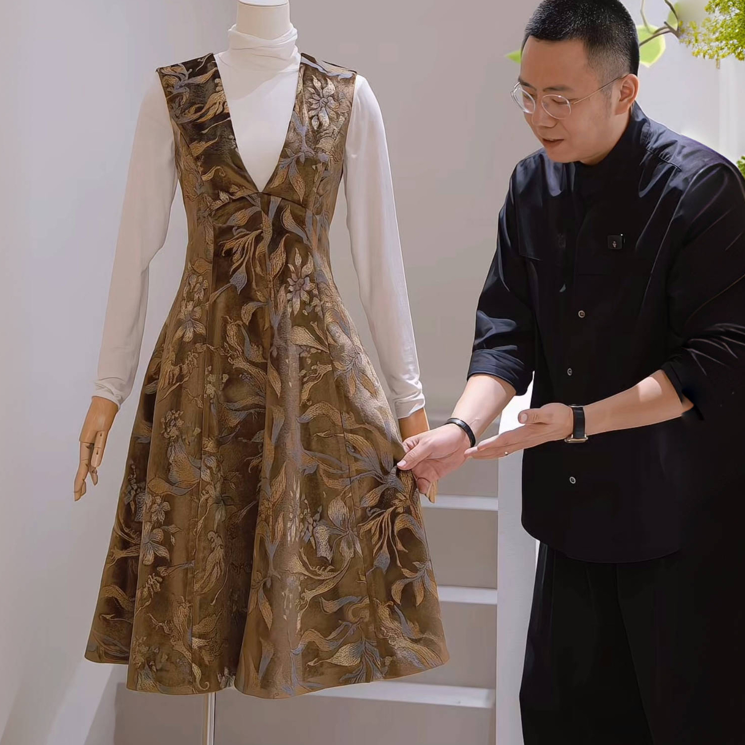 2025秋冬新款气质通勤裙