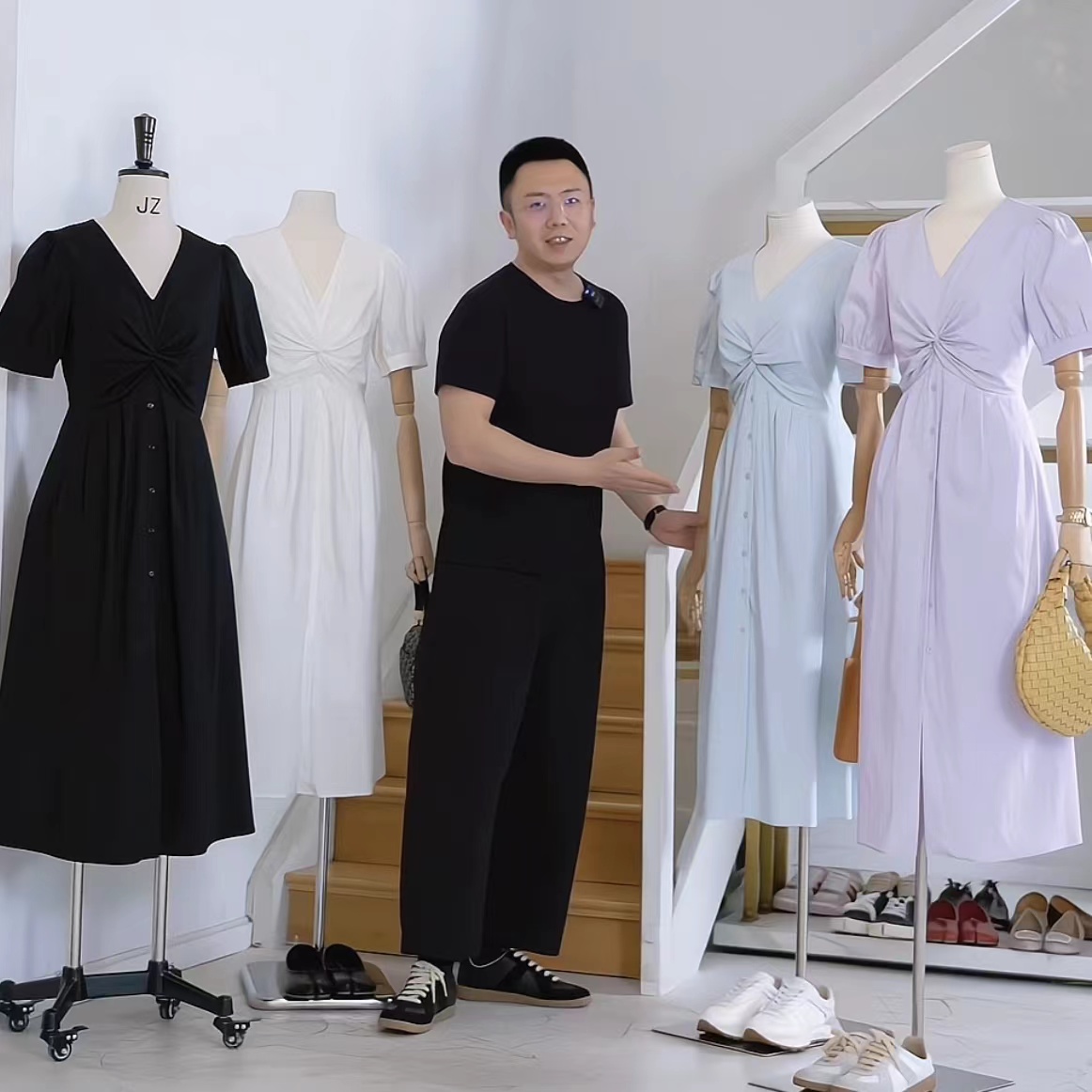 法式V领气质通勤连衣裙