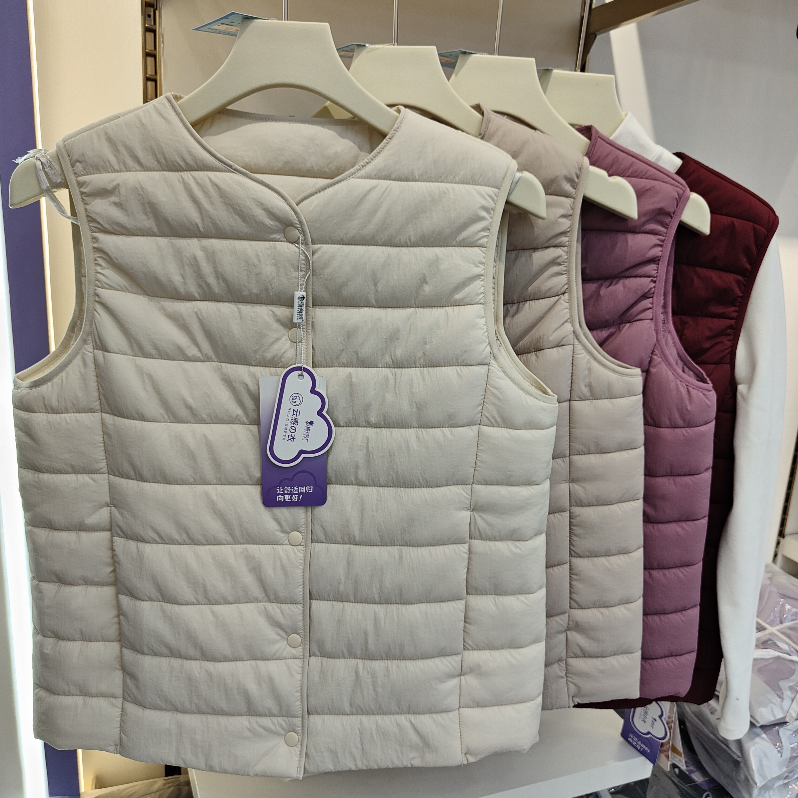 猫有范8851秋冬新款女士轻薄绵羊毛马甲圆领无袖坎肩背心内胆外套