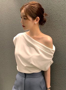 法式小众不规则斜肩针织上衣女2025夏设计感时尚宽松露肩短袖T恤