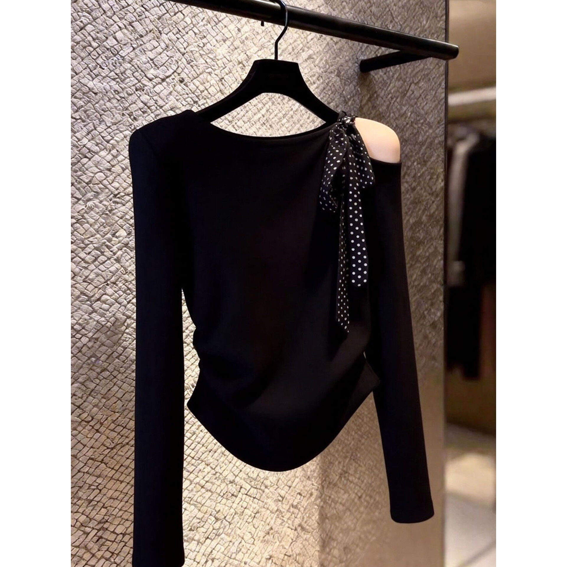 时尚潮流小众百搭简约绑带露肩t恤春季长袖高级感休闲风上衣小衫