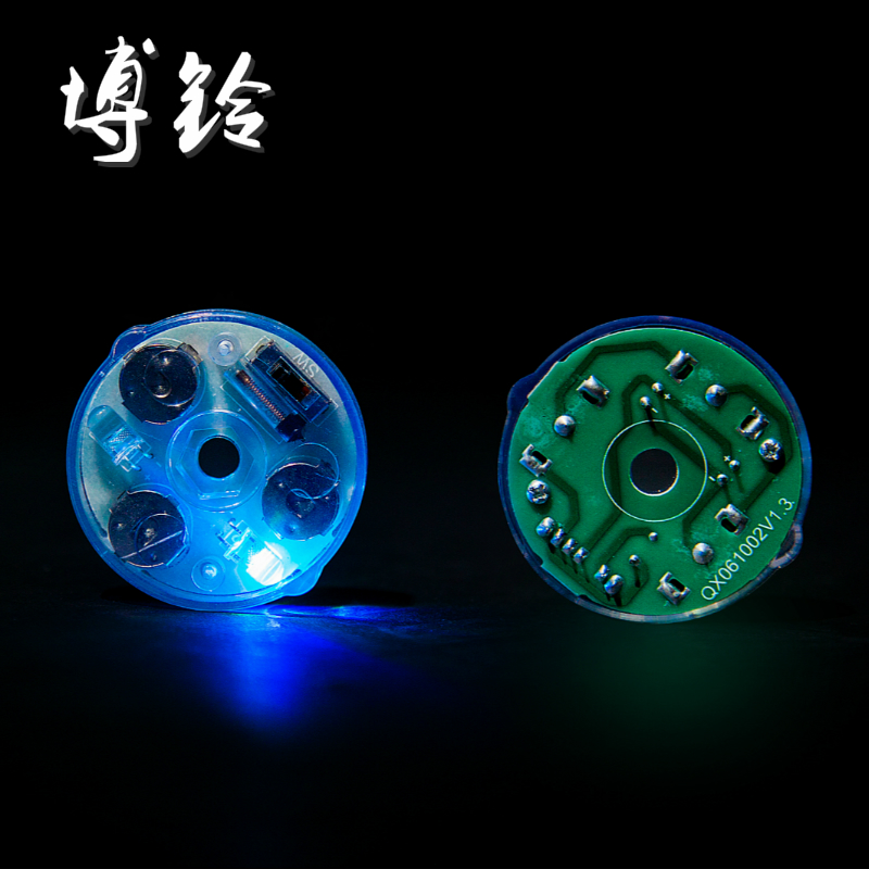 使用离心式技术，稍加抖动就发光闪亮，五色变化，零敏度极高。